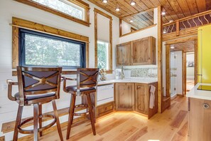 Cottage (1 Bedroom) | Interior - Tiny in Paradise! Near Chico and Sage Lodge! (Pray)