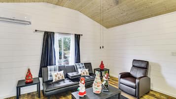 House (1 Bedroom) | Front of property