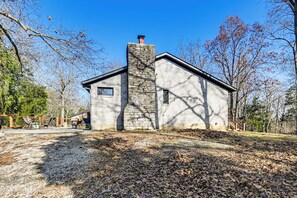 House (4 Bedrooms) | Interior - Spacious Retreat w/ Deck: 14 Mi to Nolin Lake! (Sonora)