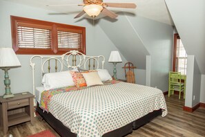 5 bedrooms, free WiFi, bed sheets