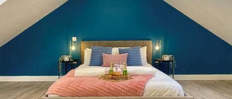 Tabla de planchar con plancha, wifi, ropa de cama