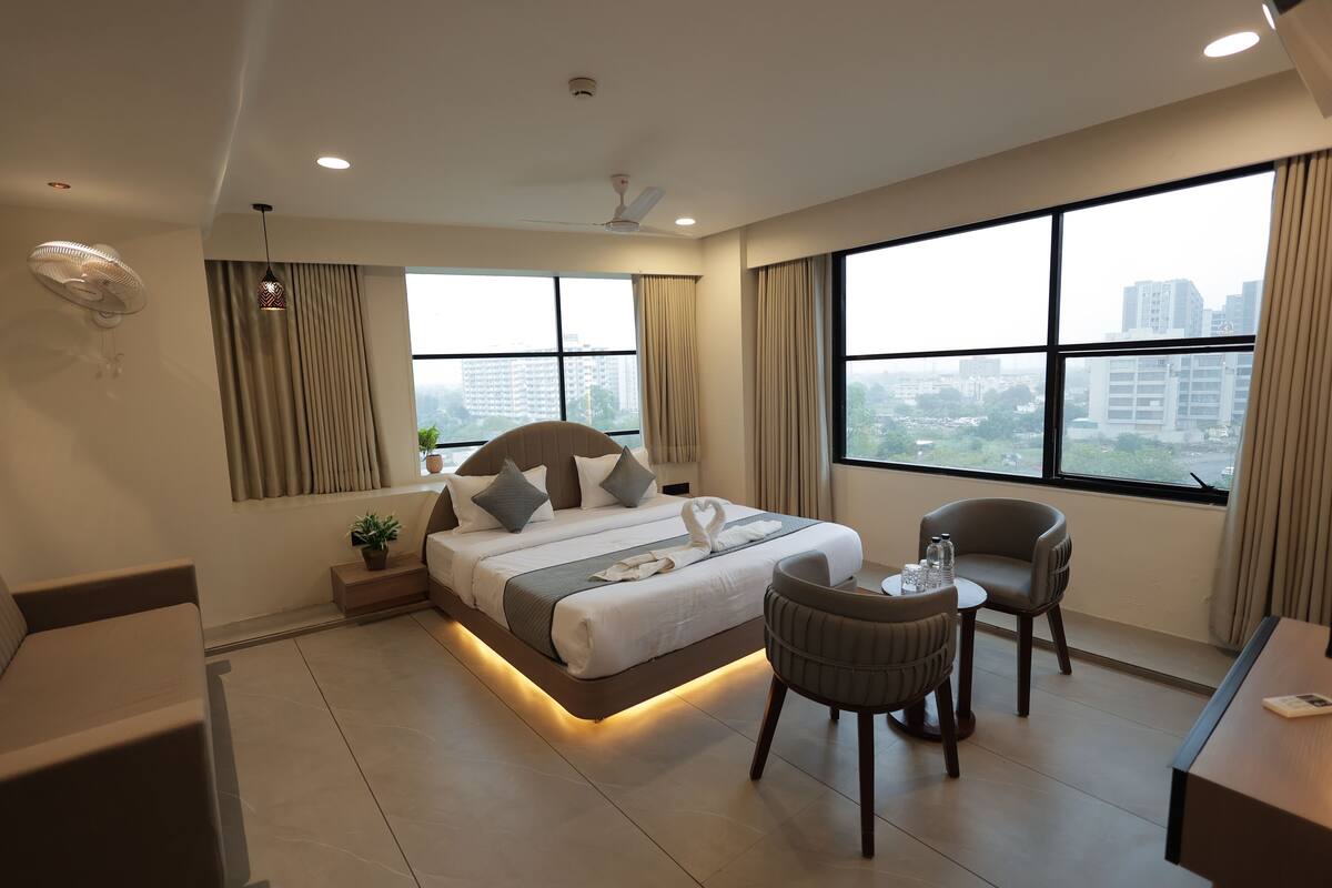 Espacio para trabajar con laptop, wifi gratis y ropa de cama 
