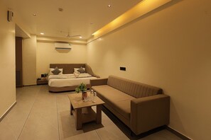 Laptop workspace, free WiFi, bed sheets - HOTEL THE AVANTA - SP RING ROAD (Ahmedabad)
