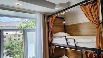 Dortoir Partagé, femmes uniquement, vue ville | Fer et planche à repasser, Wi-Fi gratuit