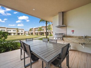 Outdoor dining - Comfy house near the mouse! Spacious 4 bedroom house 5 min from Disney! (Kissimmee)