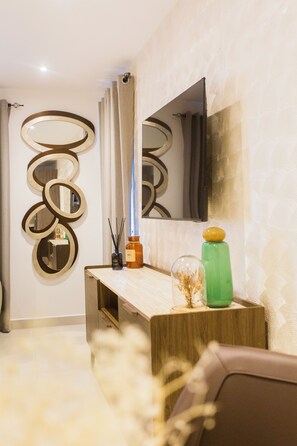 Luxury Apartment, 2 Bedrooms, Balcony | Blackout curtains, iron/ironing board, free WiFi - Accra Luxury Apartments at The Bantree (Accra)