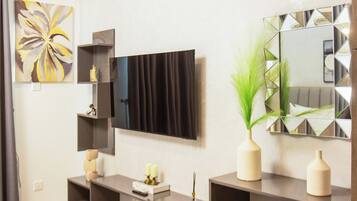 Blendingsgardiner, strykejern/-brett og wi-fi (inkludert)