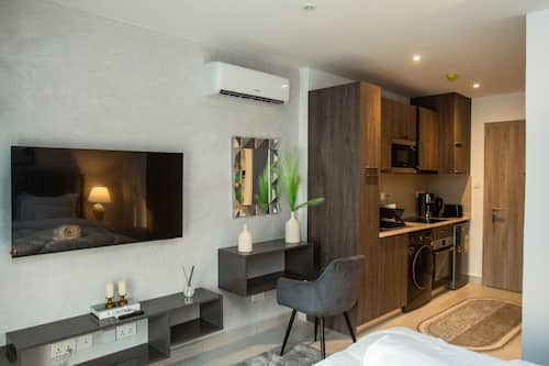 Studio, Balkon, Stadtblick | Verdunkelungsvorhänge, schallisolierte Zimmer, Bügeleisen/Bügelbrett