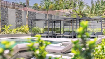 Hồ bơi ngoài trời