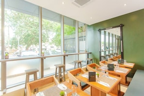 Restaurant - Accra Luxury Apartments at The Bantree (Accra)