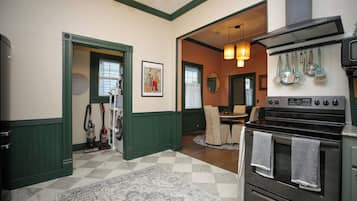 冰箱、微波炉、烤箱、炉灶