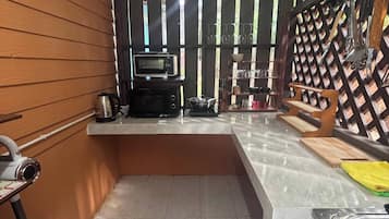 House, 1 Bedroom, Smoking, Balcony | Private kitchen