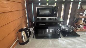 House, 1 Bedroom, Smoking, Balcony | Private kitchen