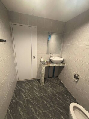 Bungalow, 1 Schlafzimmer, barrierefrei, Raucher | Badezimmer