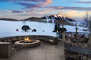 Outdoor dining - Steps to Mt. Crested Butte + Skiing. Dining. Spa. (Mt. Crested Butte)