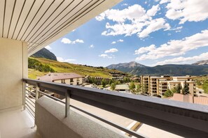 Property grounds - Near Mt. Crested Butte + Skiing. Dining. Spa. (Mt. Crested Butte)