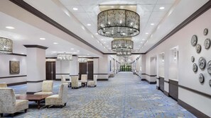 Interior - Minutes to Disney World + Pools. Spa. Restaurants. (Orlando)