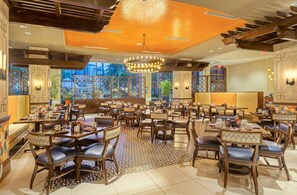 Dining - Close to Disney World + Pools. Spa. Restaurants. (Orlando)
