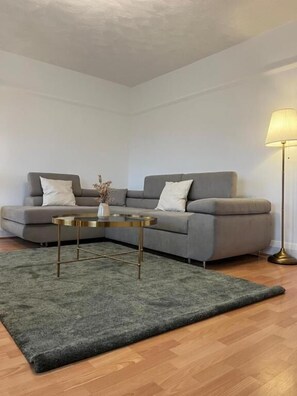 Living area - The Cotton Mill Hideaway (Droylsden)