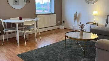 Huoneisto, kaupunkinäköala | Oleskelualue | Taulutelevisio
