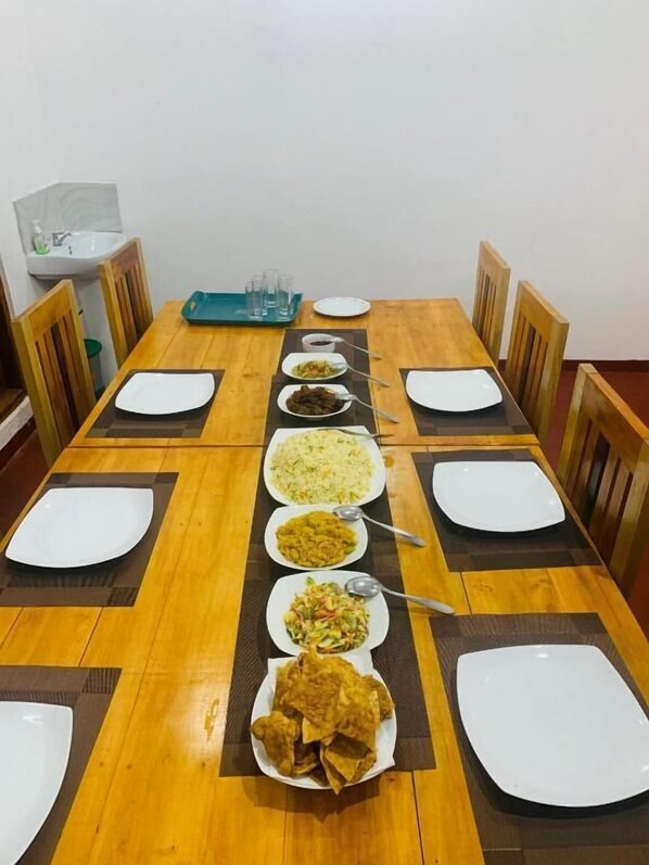 Dining - Rivers Edge Resort Sinharaja (Weddagala)