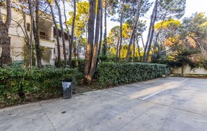House - Pine Sea Retreat 1BR With Patio (Golem)