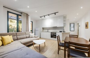 House - Pine Sea Retreat 1BR With Patio (Golem)