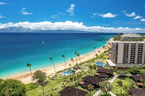 On the beach - Oceanview + Resort Pools, Dining, and Spa Access (Lahaina)