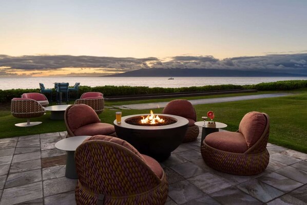 Terrace/patio - Near Whalers Village + Pools and Watersports (Lahaina)