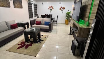 Apartment, 4 Schlafzimmer, Küche, Blick auf den Innenhof | Kostenloses WLAN