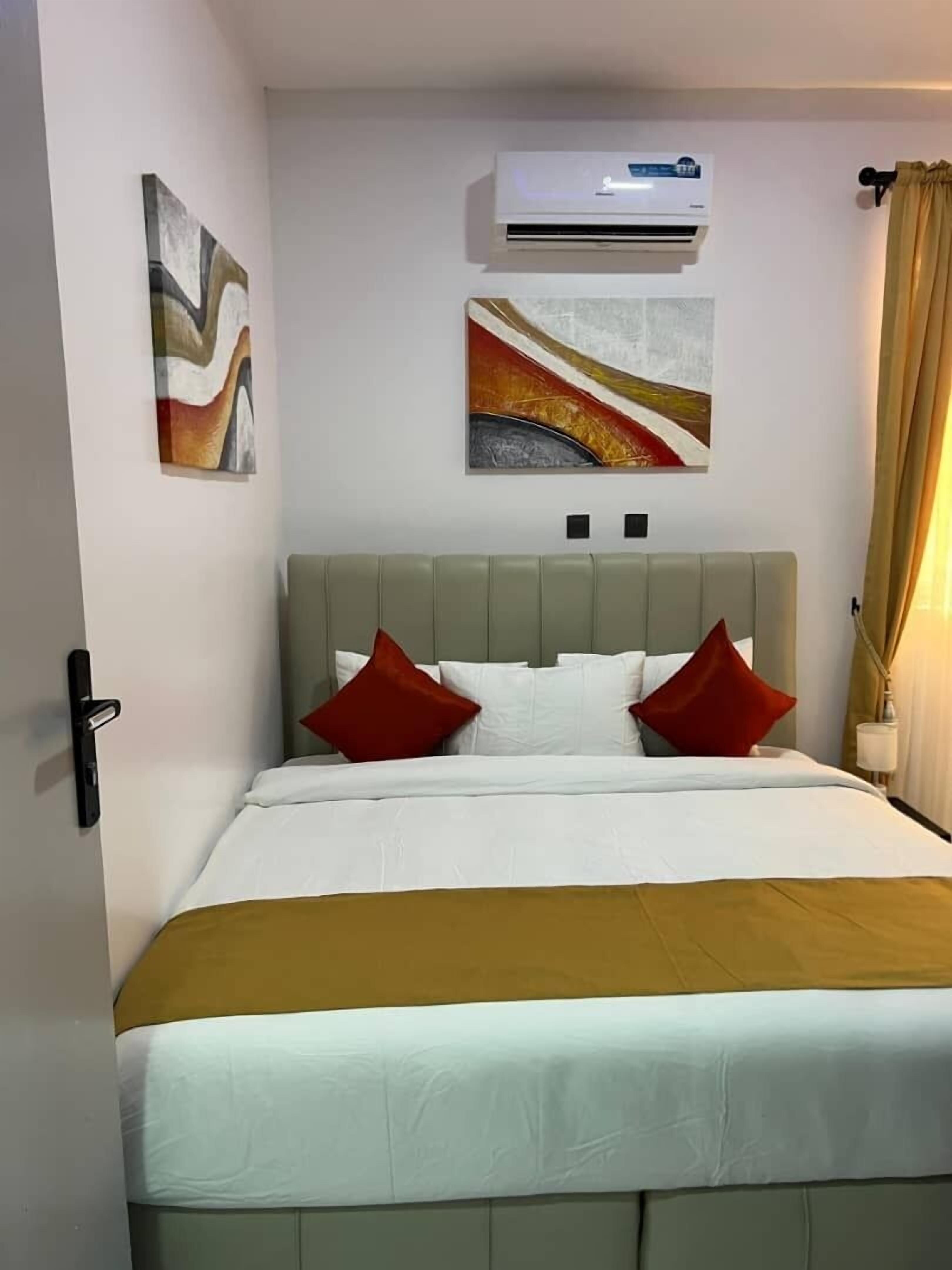 Bureau, espace de travail pour ordinateur portable, Wi-Fi gratuit