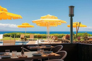 Outdoor dining - Oceanfront Bungalow + Tennis and Watersports (Lahaina)
