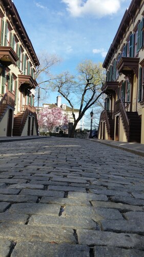 2-bedroom apartment in tranquil New York with AC comfort