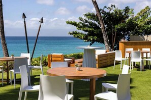 Outdoor dining - Close to Whalers Village + Beachfront Pool. Dining (Lahaina)