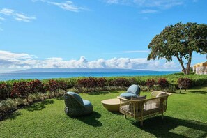 Property grounds - Spacious Suite with Ocean Views + Pools & Dining (Lahaina)