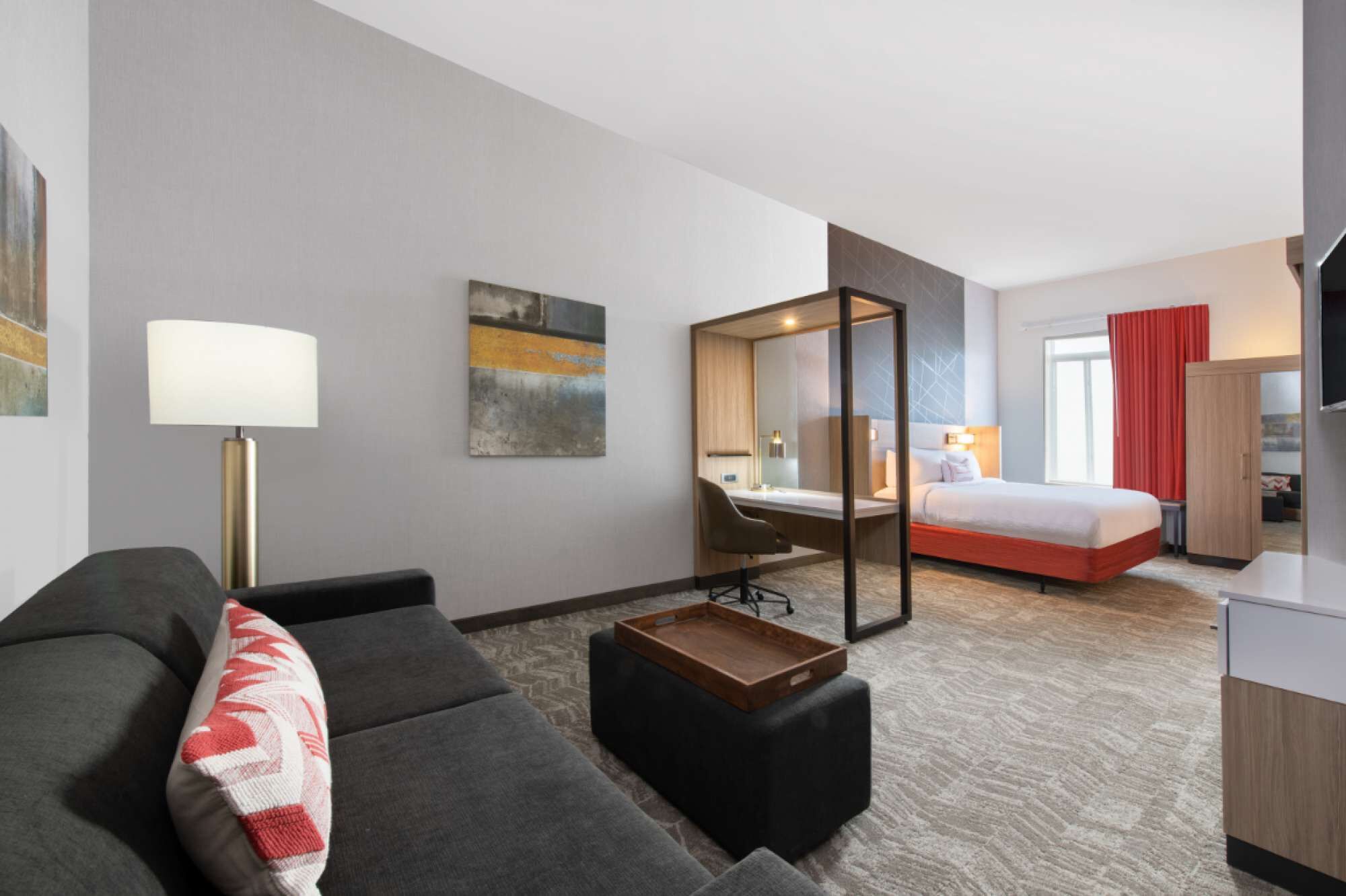 Escrivaninha, ferros/tábuas de passar roupa, Wi-Fi, roupa de cama