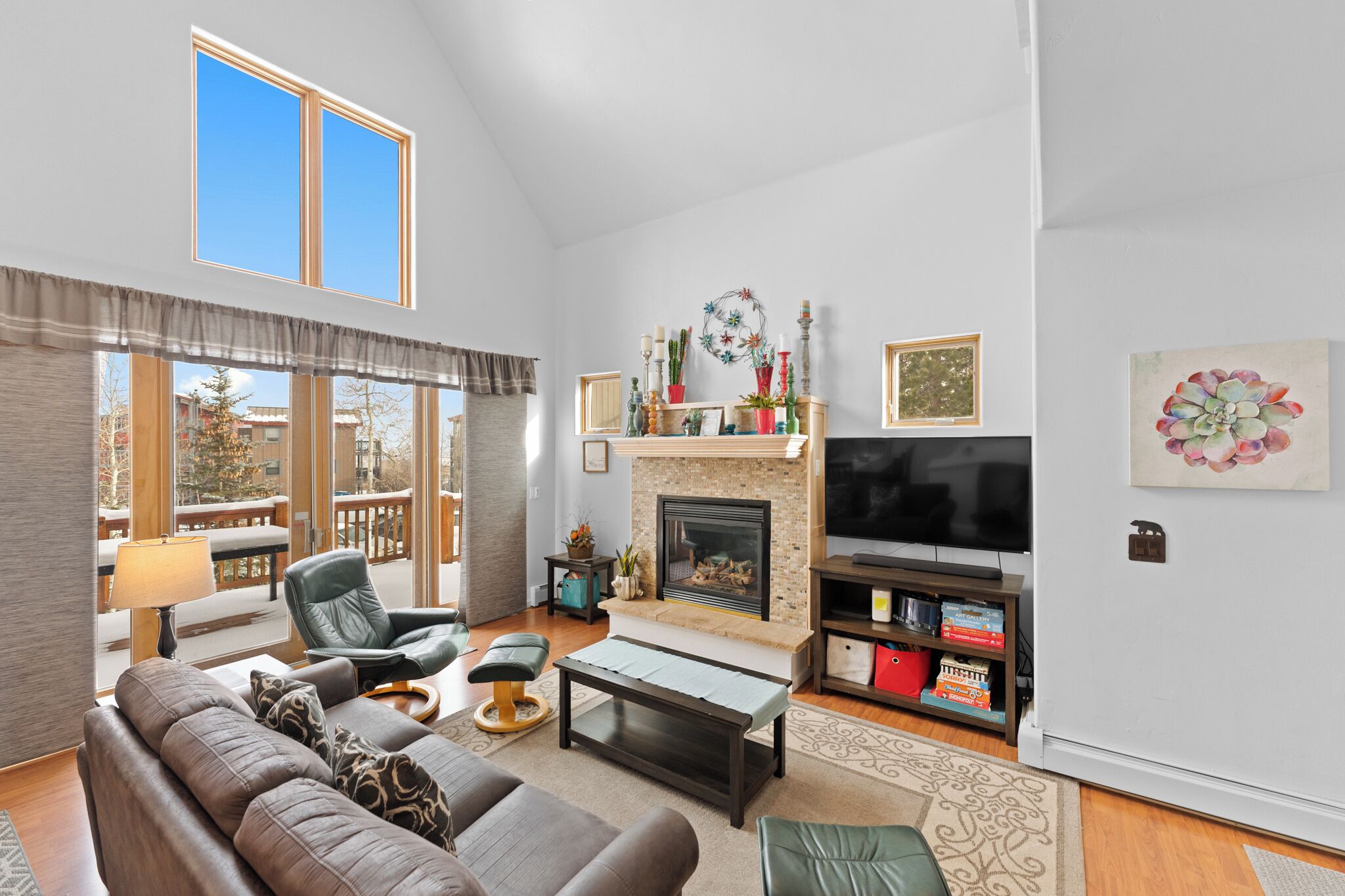 智能电视、壁炉