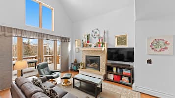 Smart-tv och eldstad