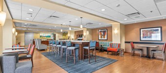 Near Riverdale Golf | Pool + Free Breakfast