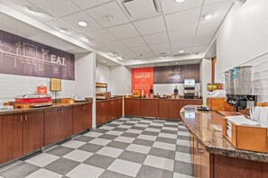 Dining - Near Riverdale Golf | Pool + Free Breakfast (Brighton)
