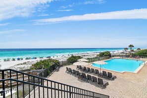 A heated pool - Villa Coyaba 303 | Fully Remodeled in 2025 | 2 Beach chair Sets Included YFAB (Destin)