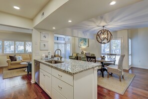 Interior - Gorgeous Palmetto Dunes townhome near pool (Hilton Head)