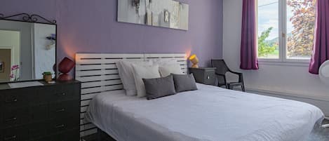 WiFi, bed sheets