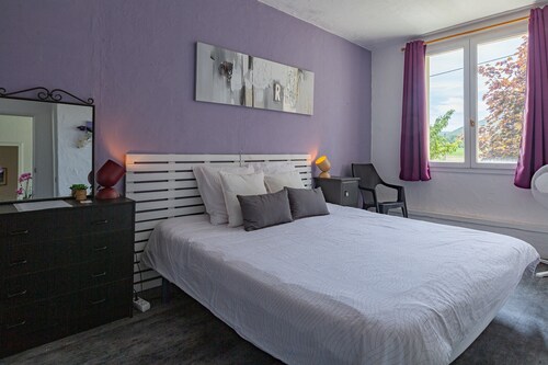Chambre « Les Lavandes » : vue montagne, jardin partagé et Wi-Fi