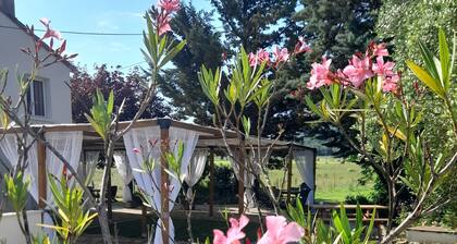 Zimmer „Les Lavandes“: Bergblick, gemeinsamer Garten und WLAN