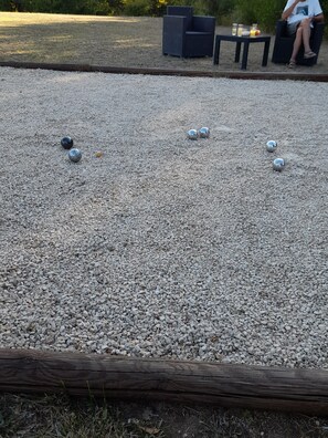 المنطقة المحيطة بالمنشأة