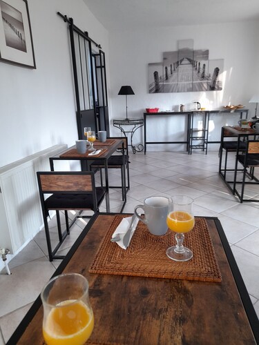 Zimmer „Les Nougats“ mit privater Terrasse, Gemeinschaftsgarten und WLAN