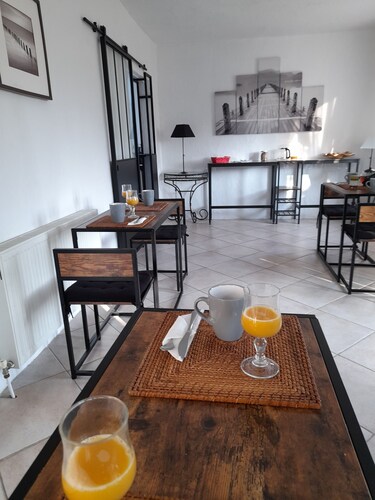 “Les Nougats” Room with Private Terrace, Shared Garden & Wi-Fi