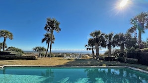 A heated pool - Amazing Oceanfront estate (Hilton Head)