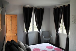 WiFi, bed sheets - “Les Oliviers” Room: Mountain View, Shared Garden & Wi-Fi (Portes-en-Valdaine)